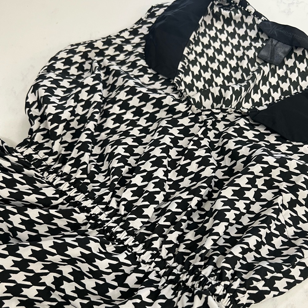 Kardashian Kollection Black and White Sheath Mini Dress - Picture 7 of 11